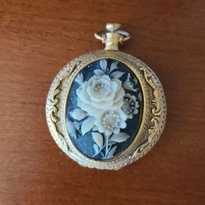 Vintage 1960s max factor Cameo rose compact